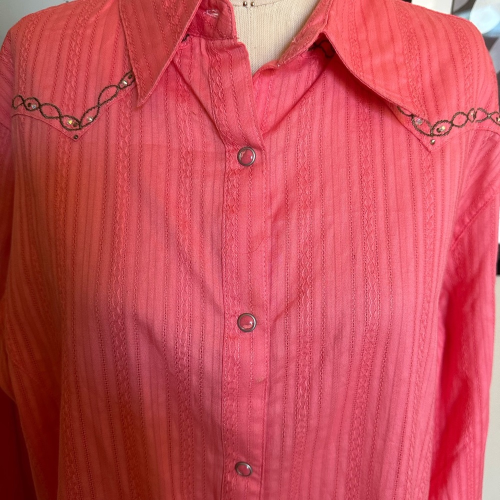 Wrangler’s womens long sleeve button down shirt. Size Xl - Picture 2 of 6